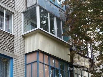 Наружная обшивка балкона + установка балконной рамы в г. Комсомольск  по ул.Горняков
