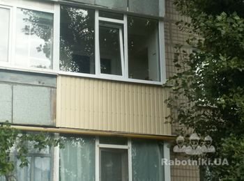Наружная обшивка балкона + установка балконной рамы в г. Комсомольск  по ул.Ленина 23