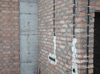 Монтаж проводки наружным способом в одном киевском баре в стиле лофт