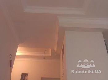 Ремонт двушки с перепланировкой  2015р Зал потолок багеты
