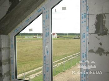 Трапециевидное окно со створкой поворотно-откидной.
Профиль: Veka SoftLine (5-кам.)
Фурнитура: Siegenia-Aubi KG (Германия)