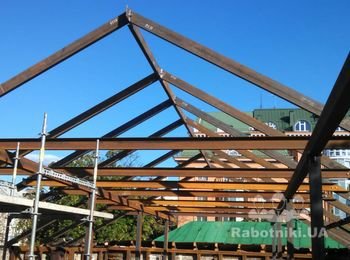 Сварочные работы по монтажу металлоконструкций балок крыши