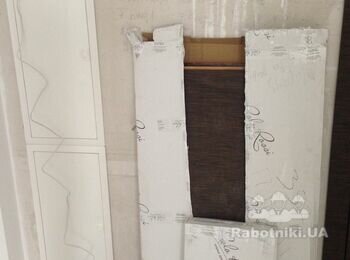 Уложить деревянные панели на стену из гипсоблока